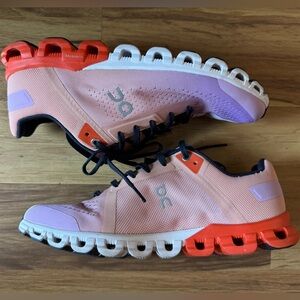 on Cloud flow Running Shoes in Rose/Fiji